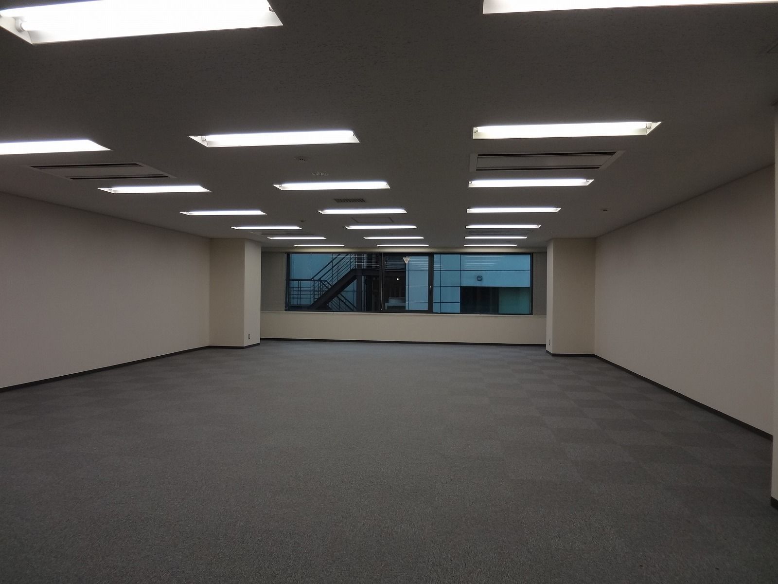 オフィス室内参考画像