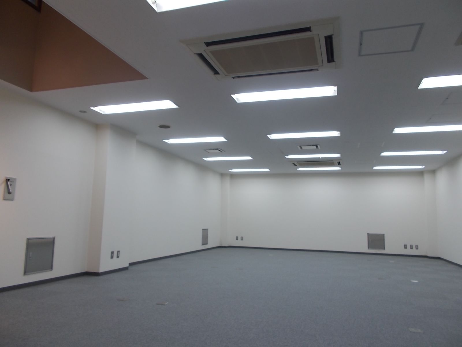オフィス室内参考画像