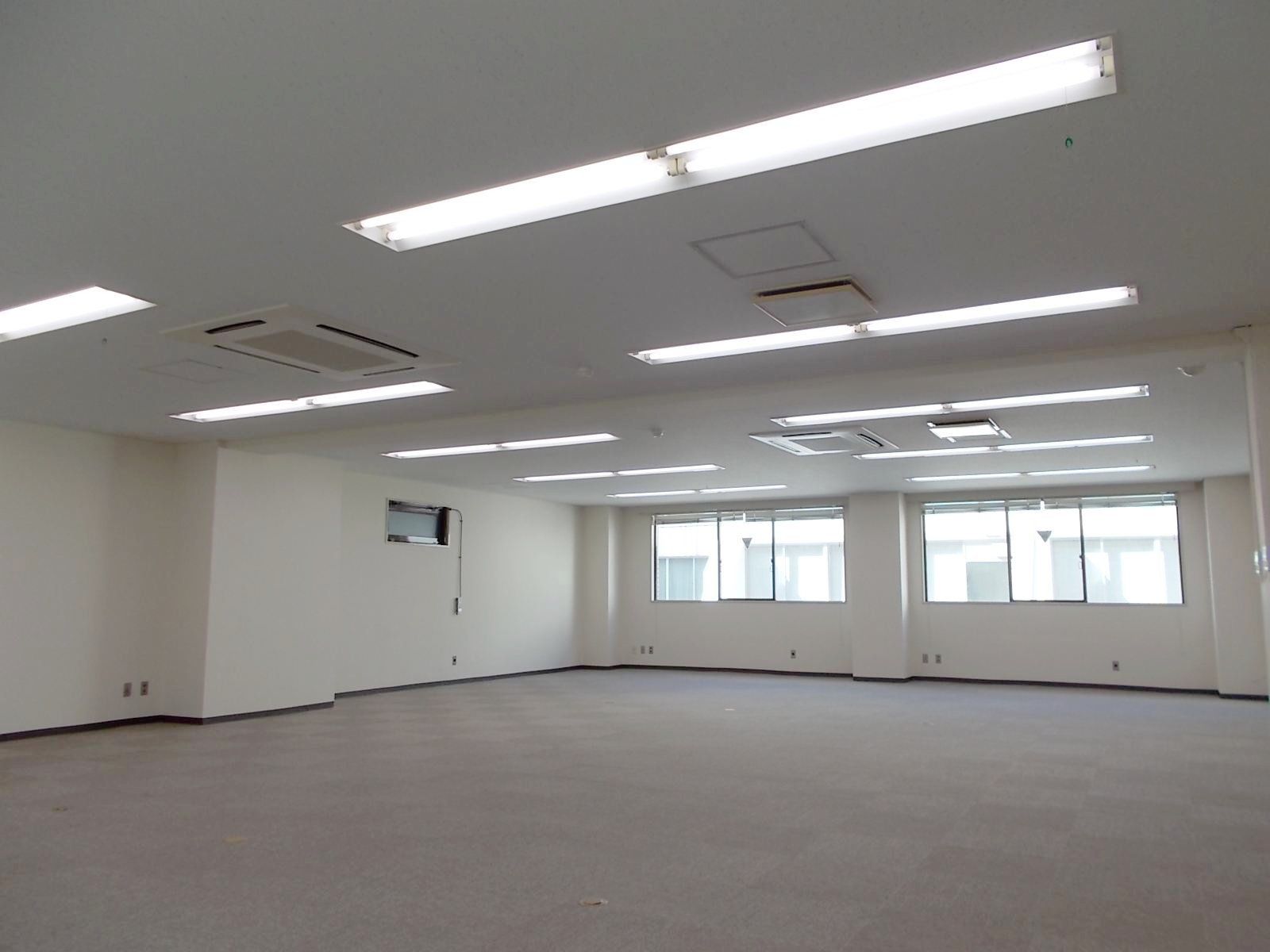 オフィス室内参考画像