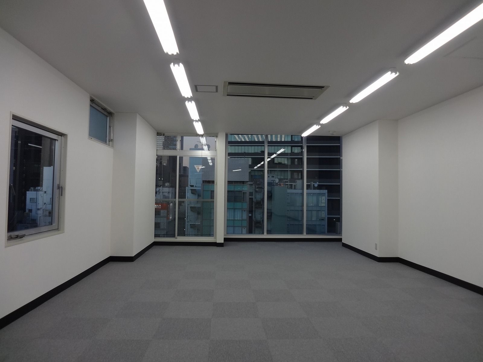 オフィス室内参考画像