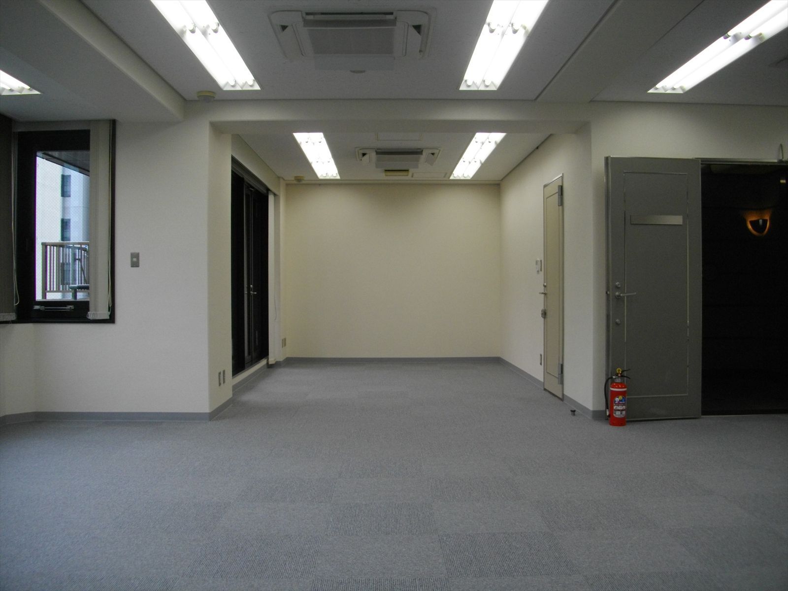 オフィス室内参考画像