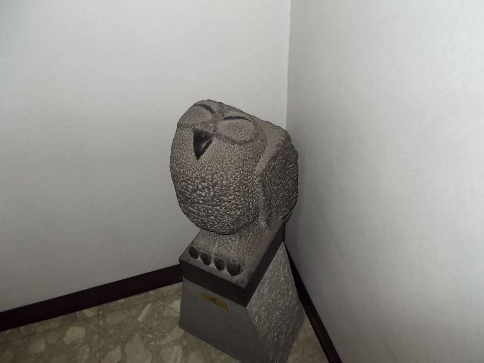 フクロウのモニュメント
