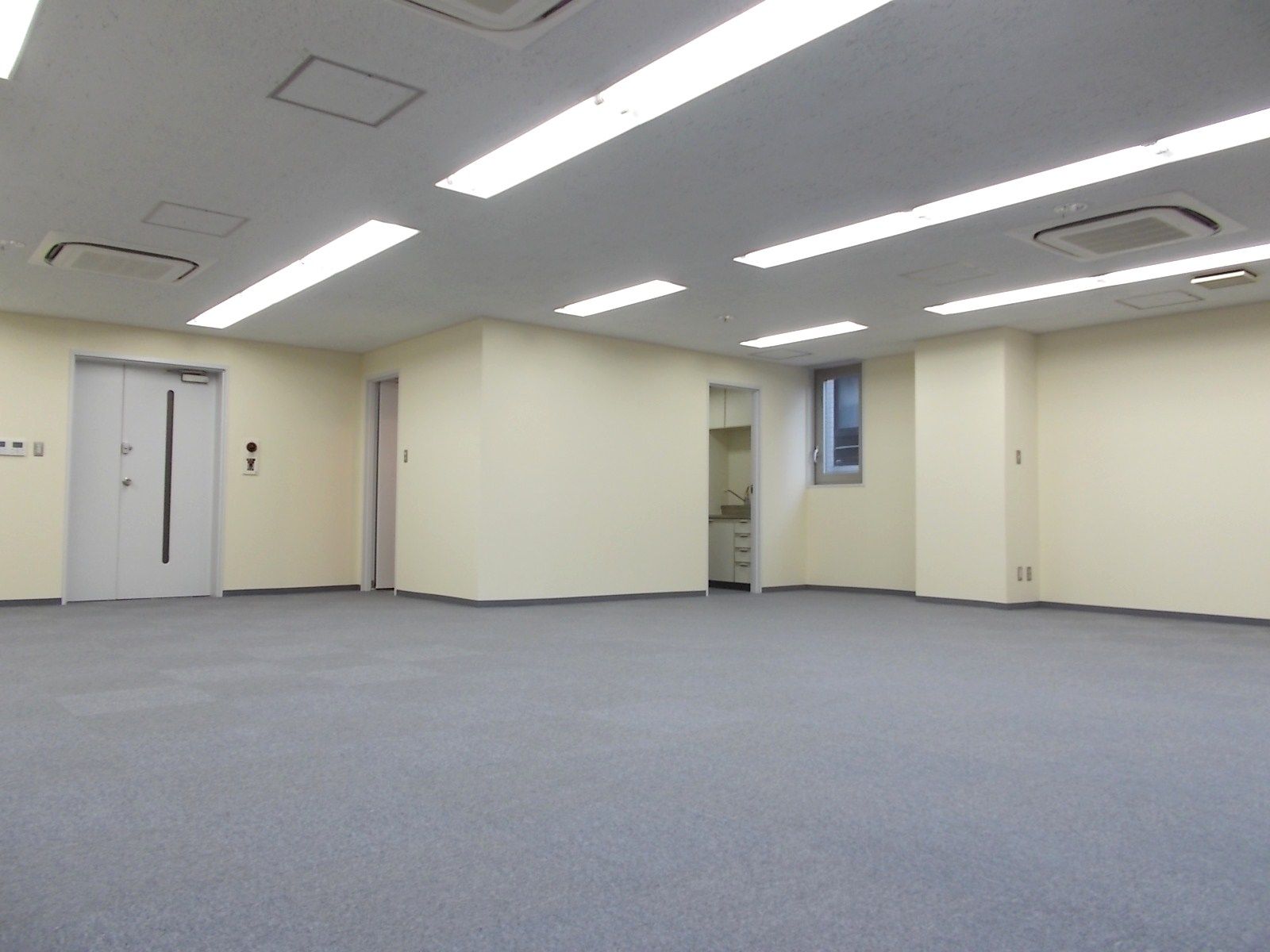 ほぼ正方形の間取り