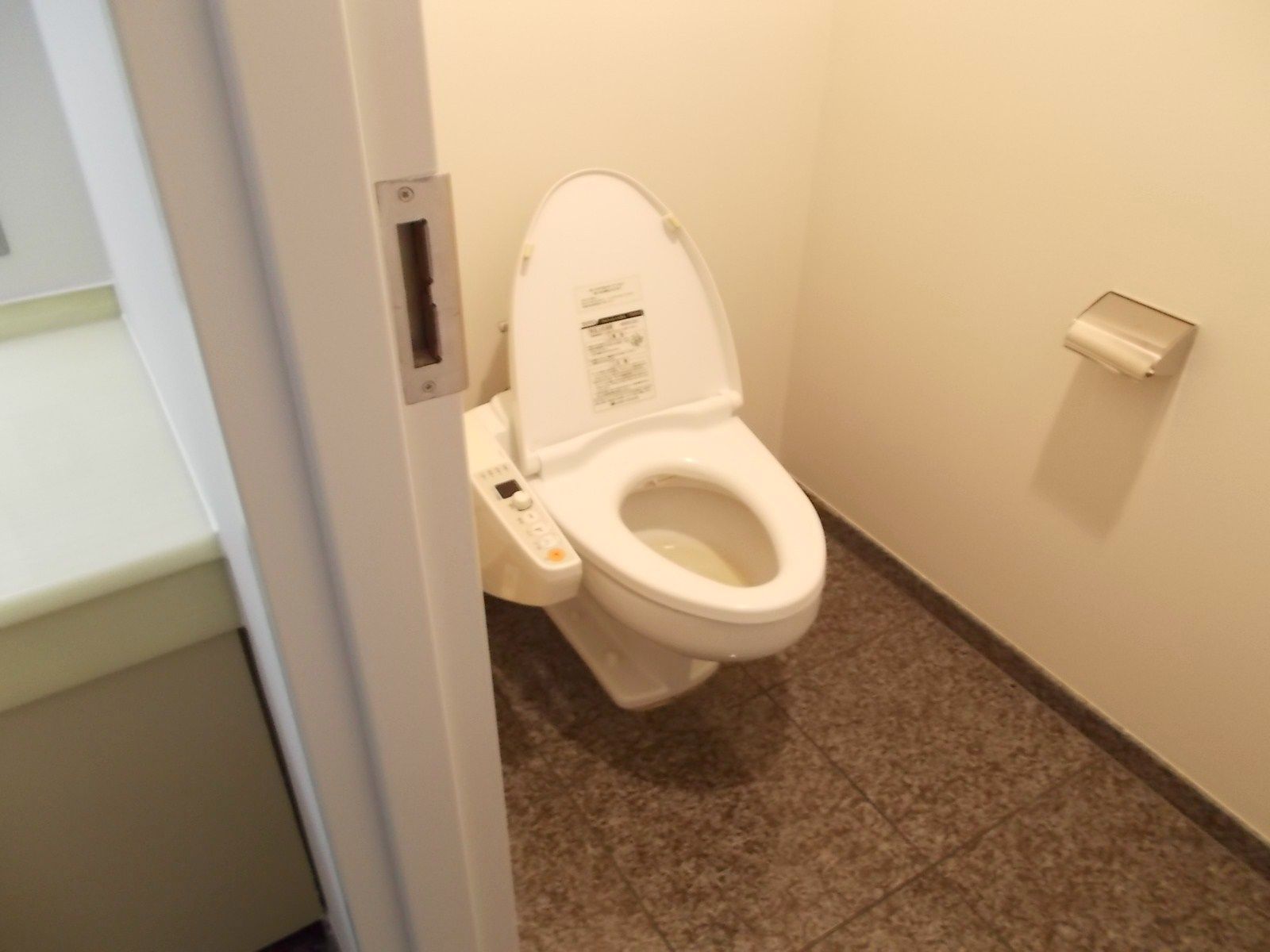 ウォシュレット付きトイレ