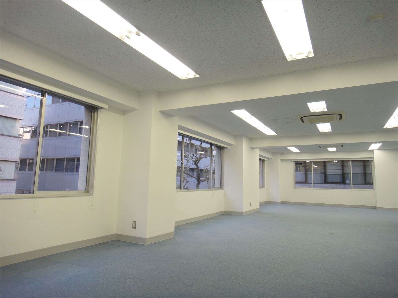 窓が多く採光良好