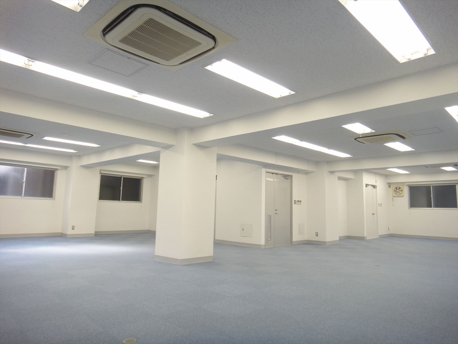 オフィス室内参考画像