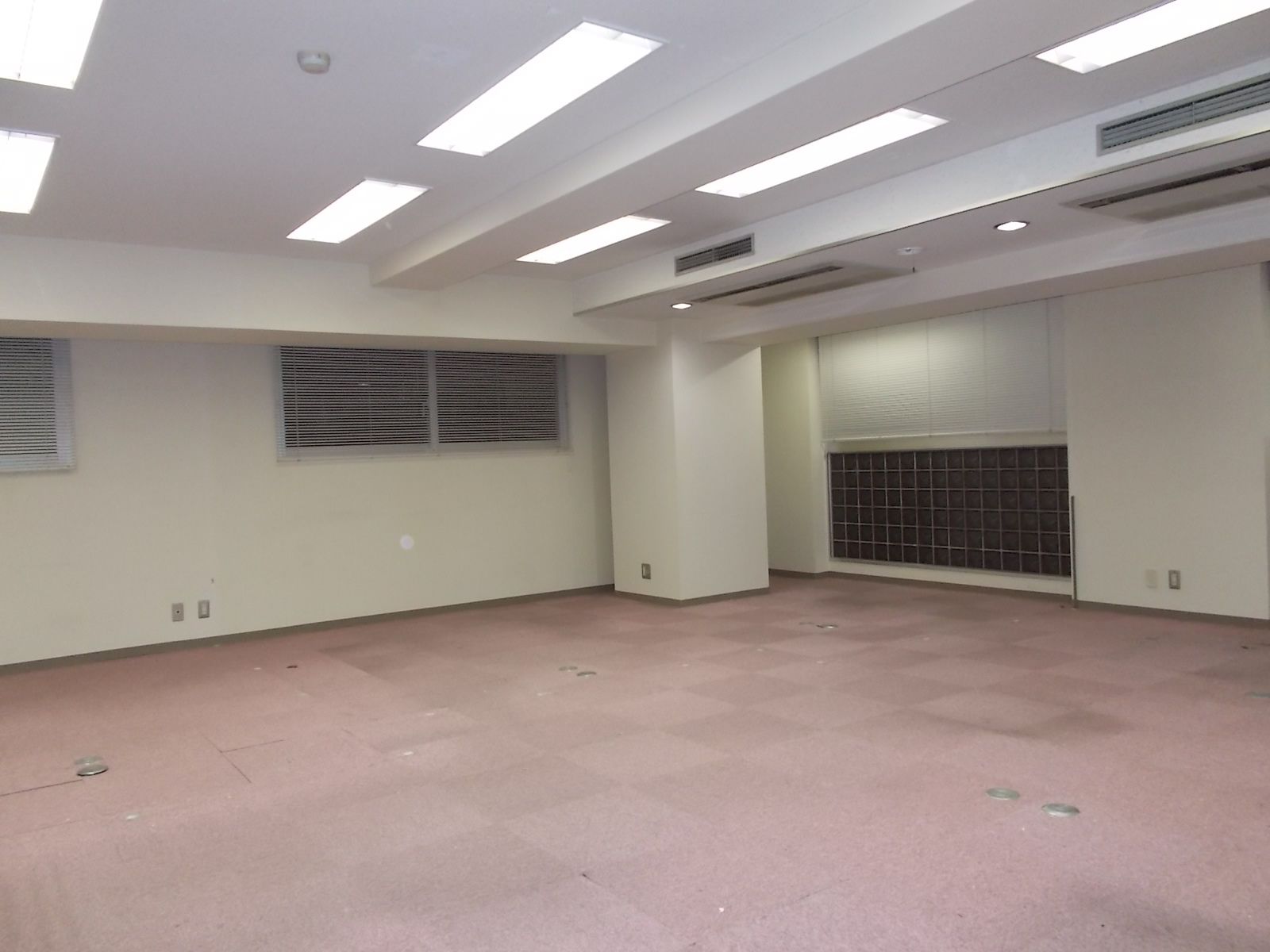 オフィス室内参考画像