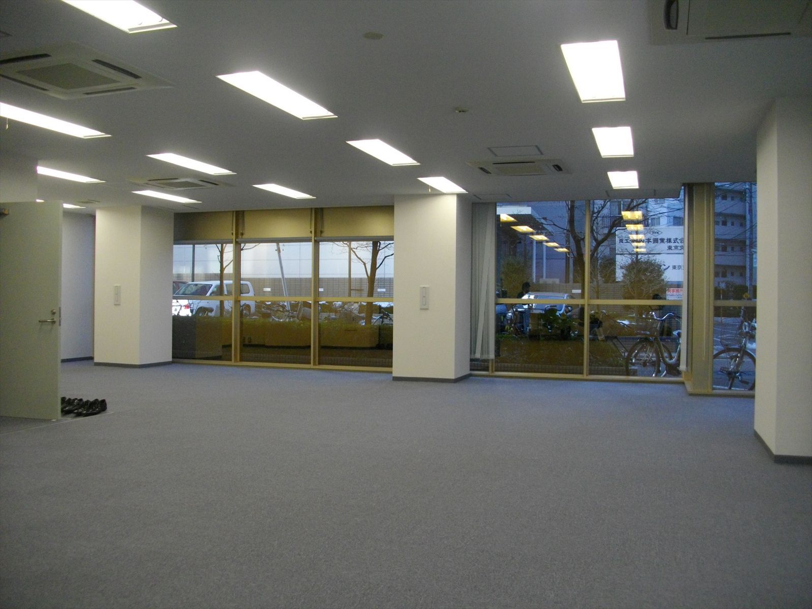 オフィス室内参考画像