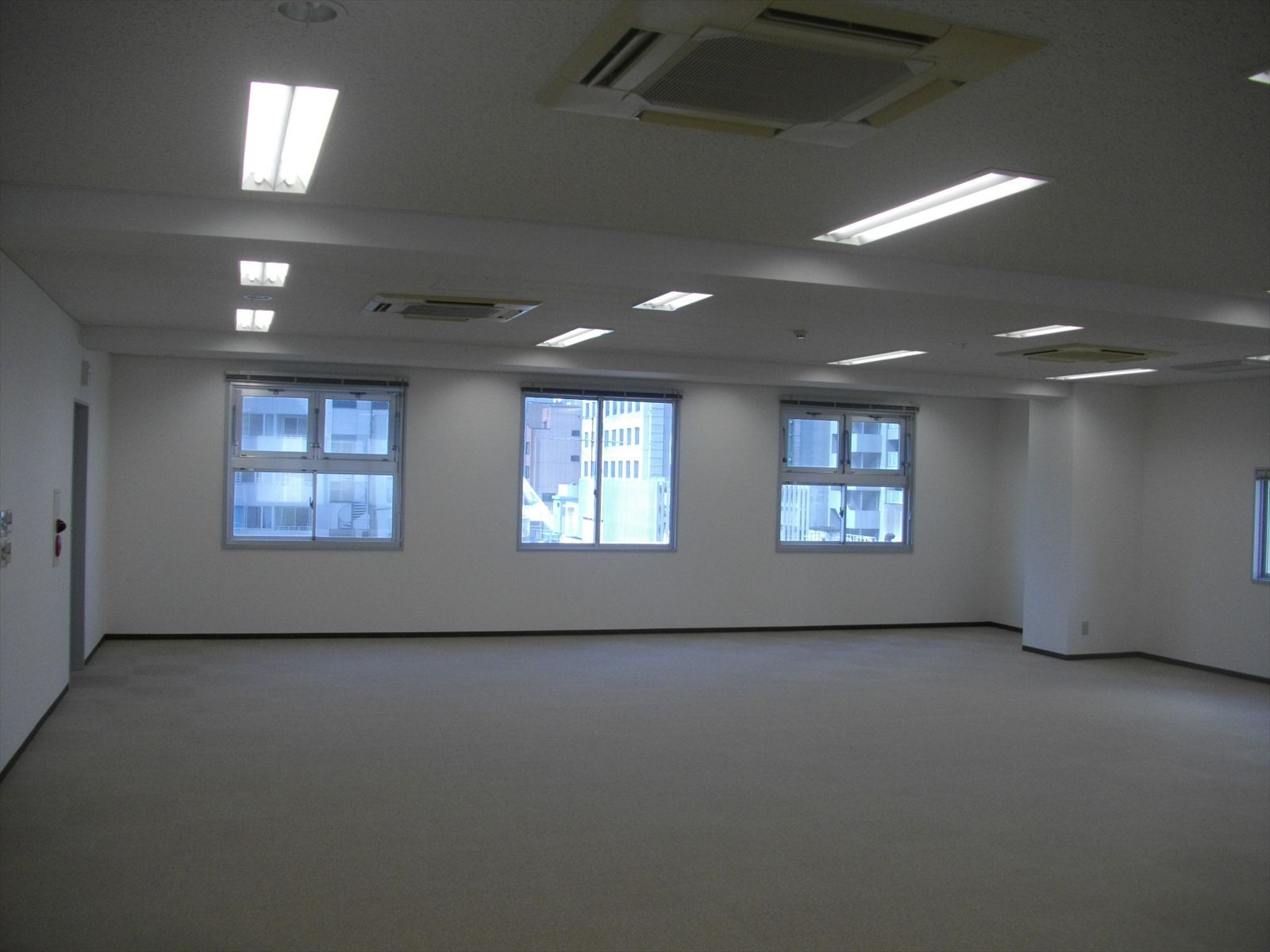 オフィス室内参考画像