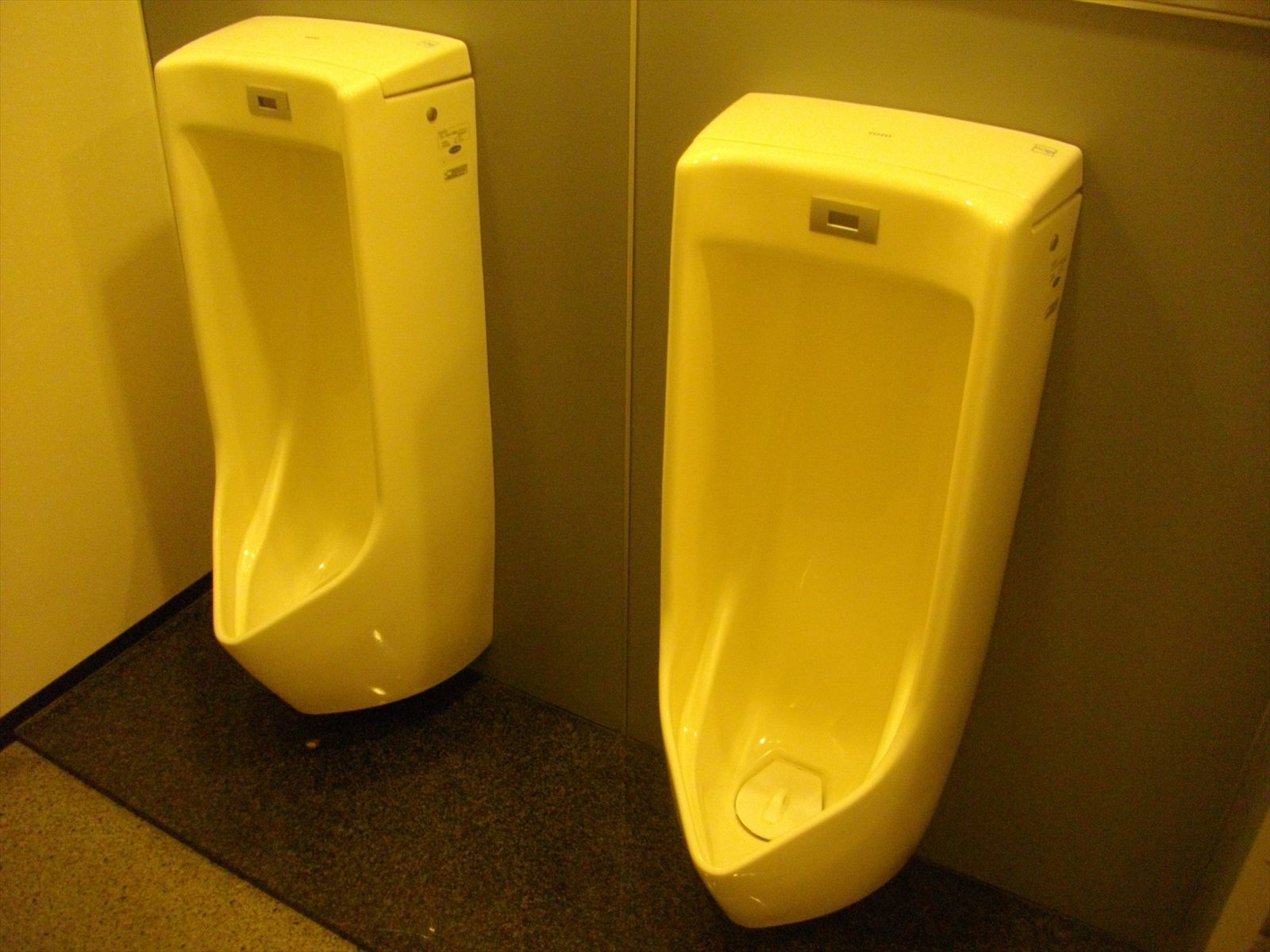男性用トイレ