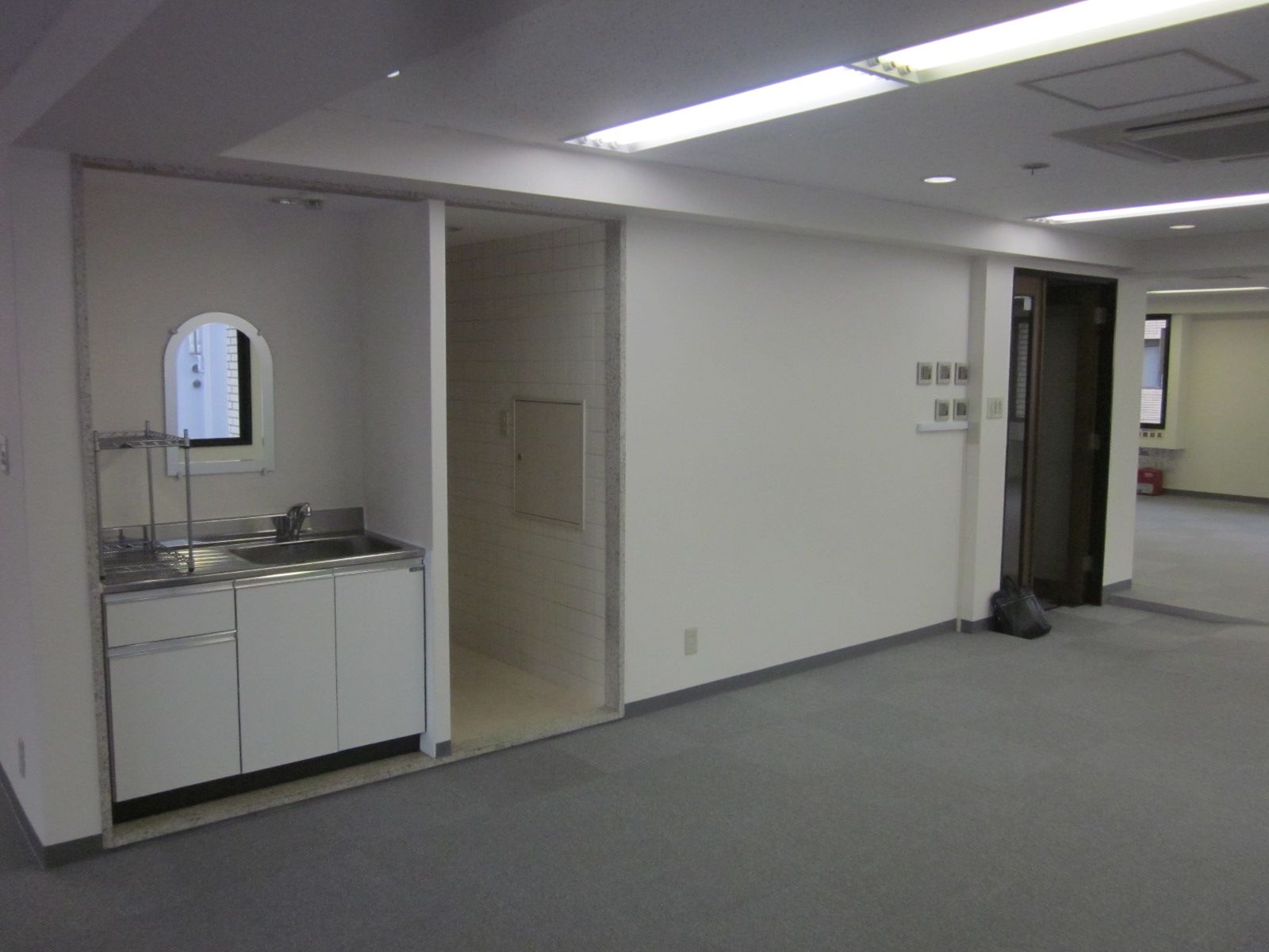 水回りと出入り口付近