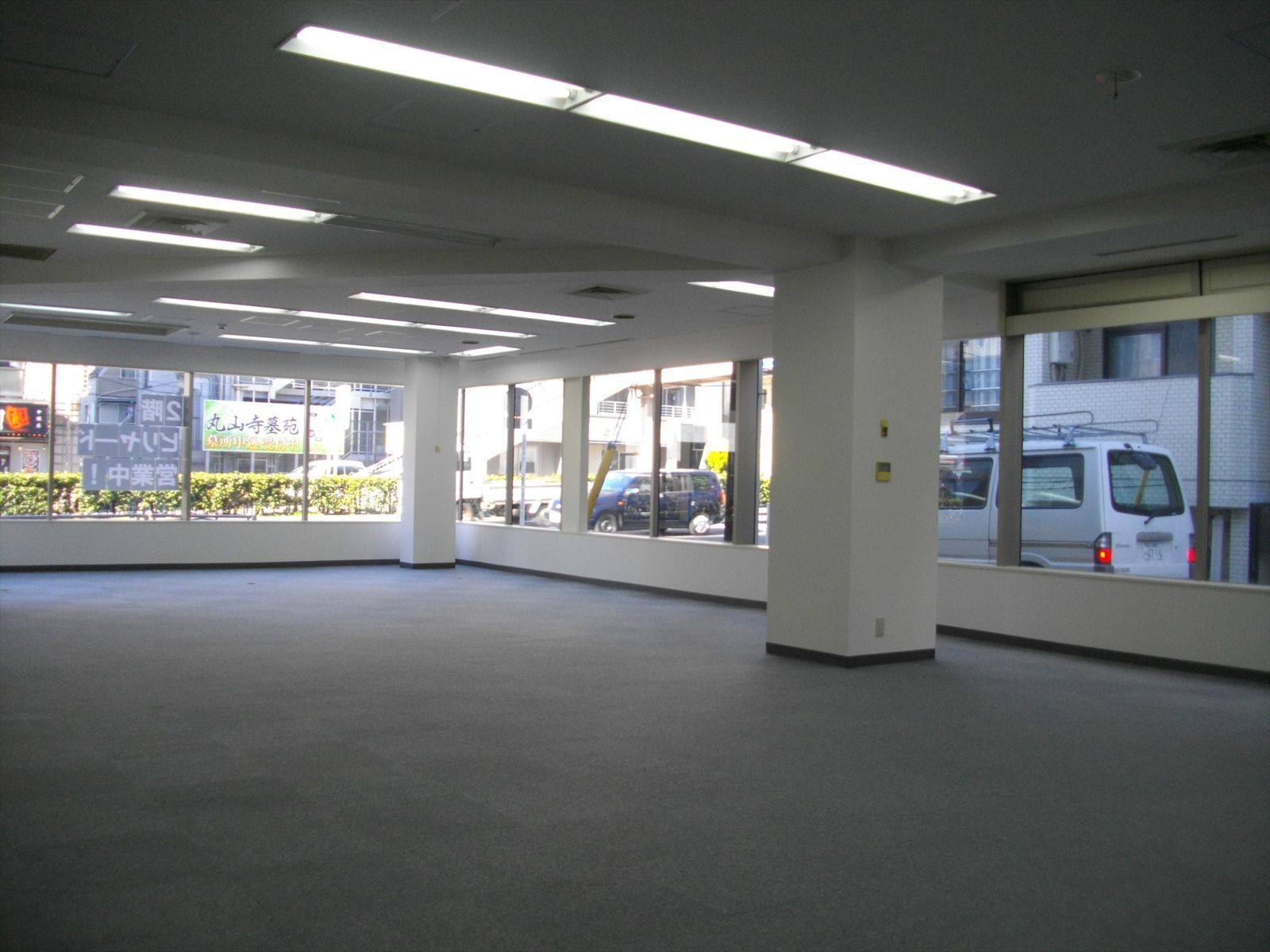窓が多く明るい室内