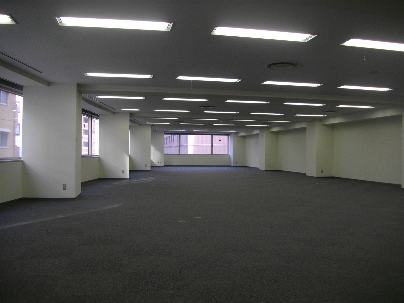 オフィス室内参考画像