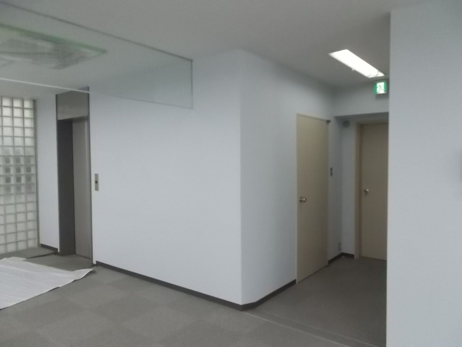 エレベーターを降りるとすぐに貸室のダイレクトインタイプ