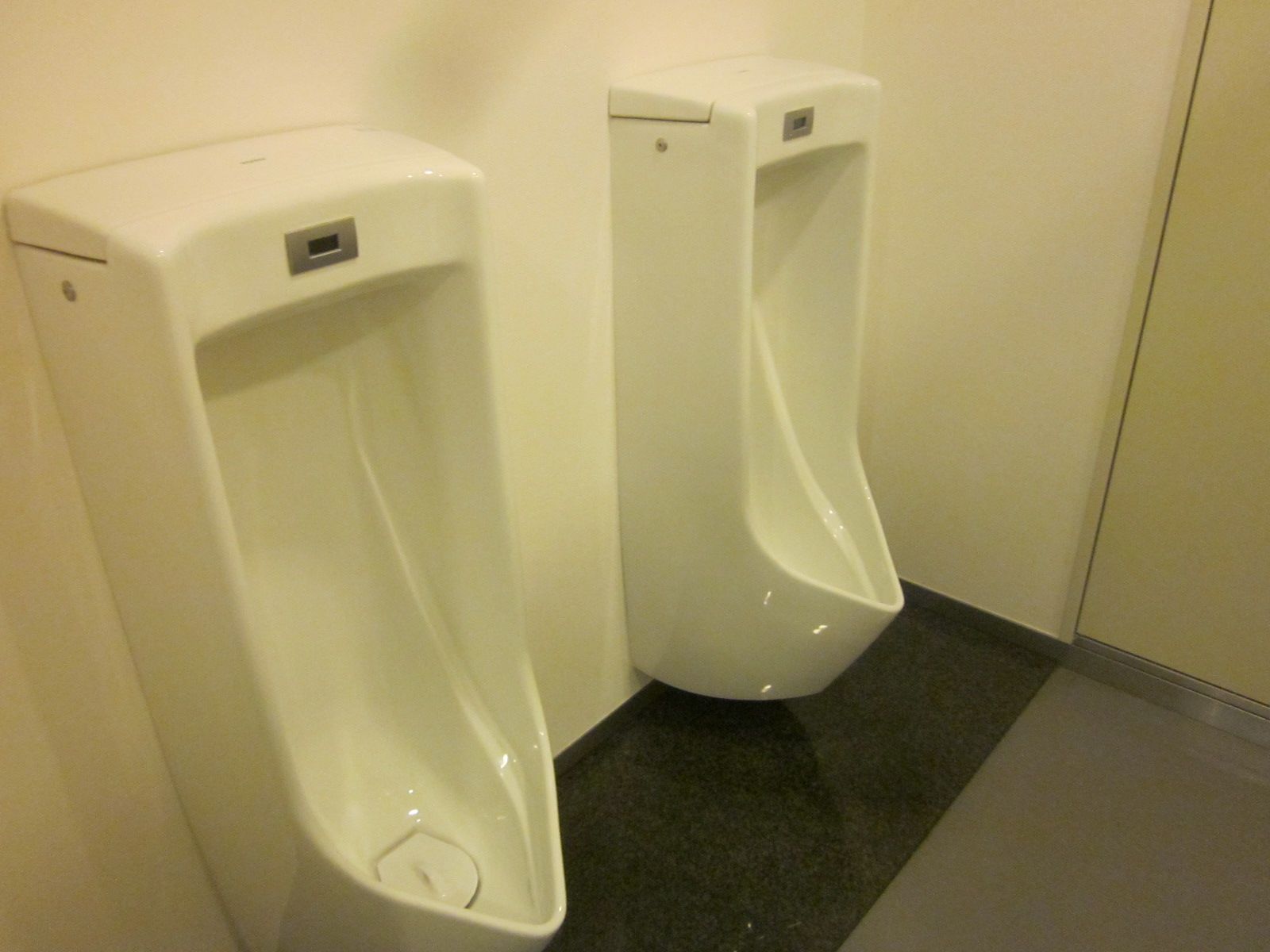 男性用トイレ