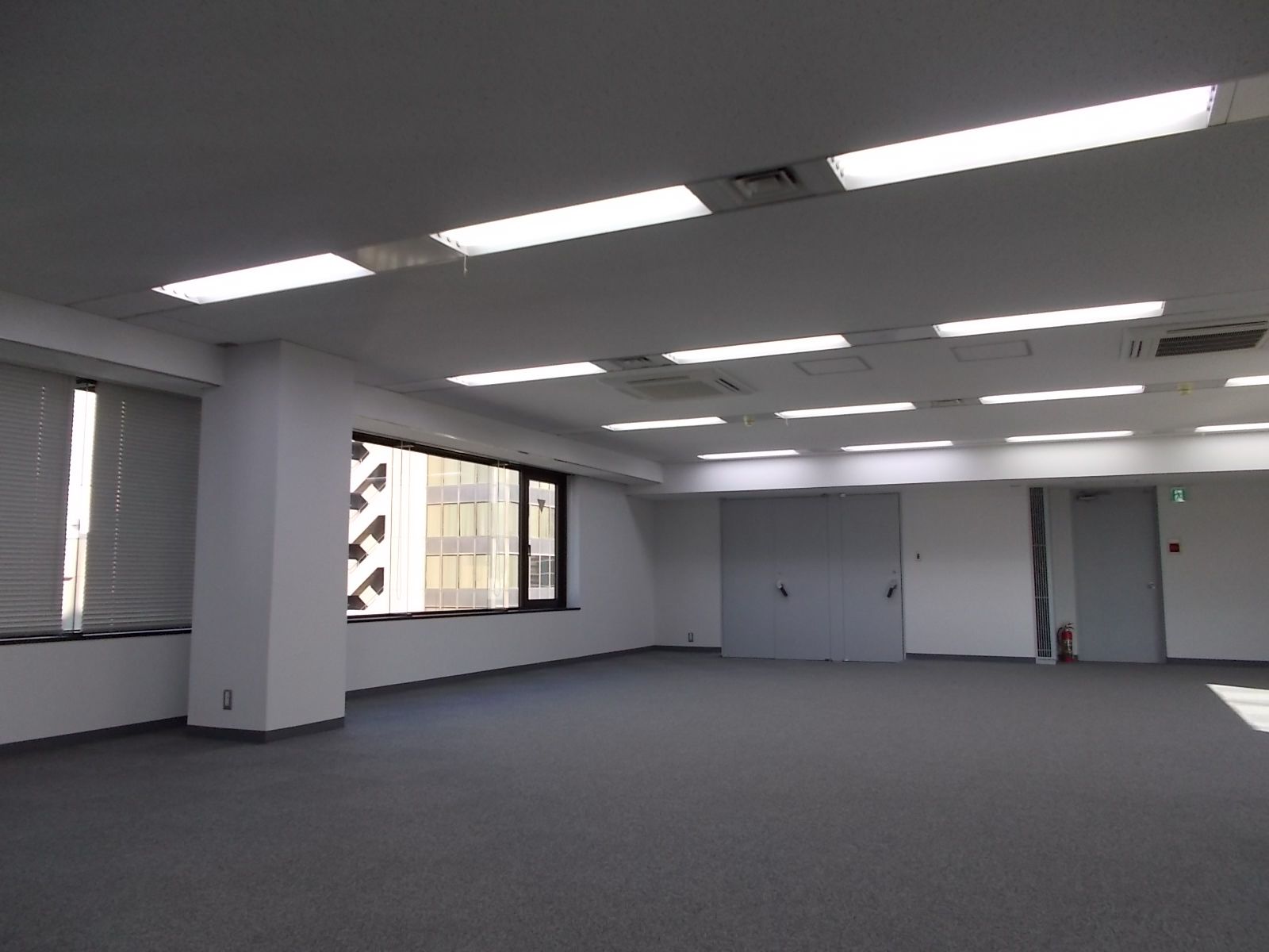 オフィス室内参考画像