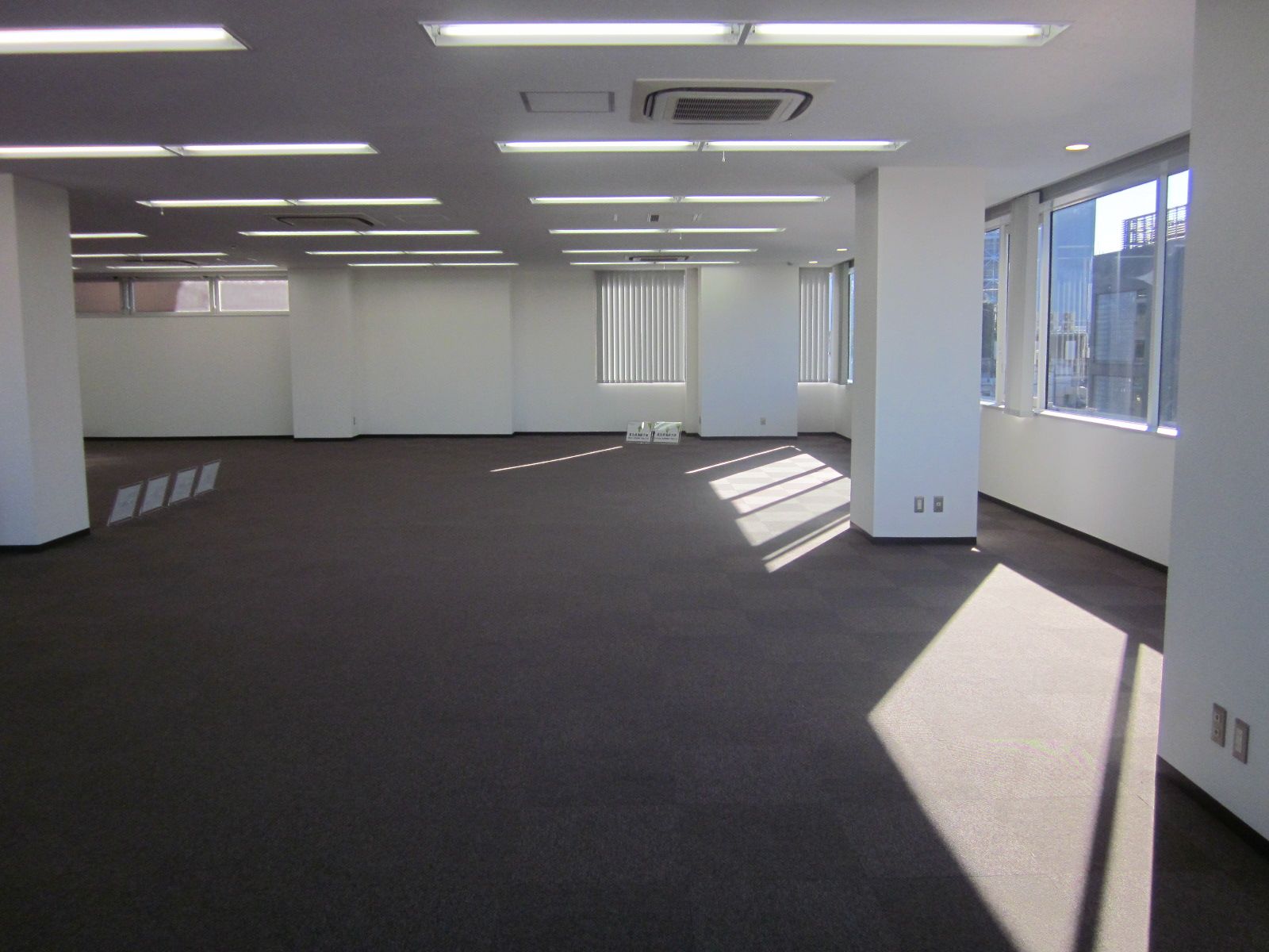 オフィス室内参考画像