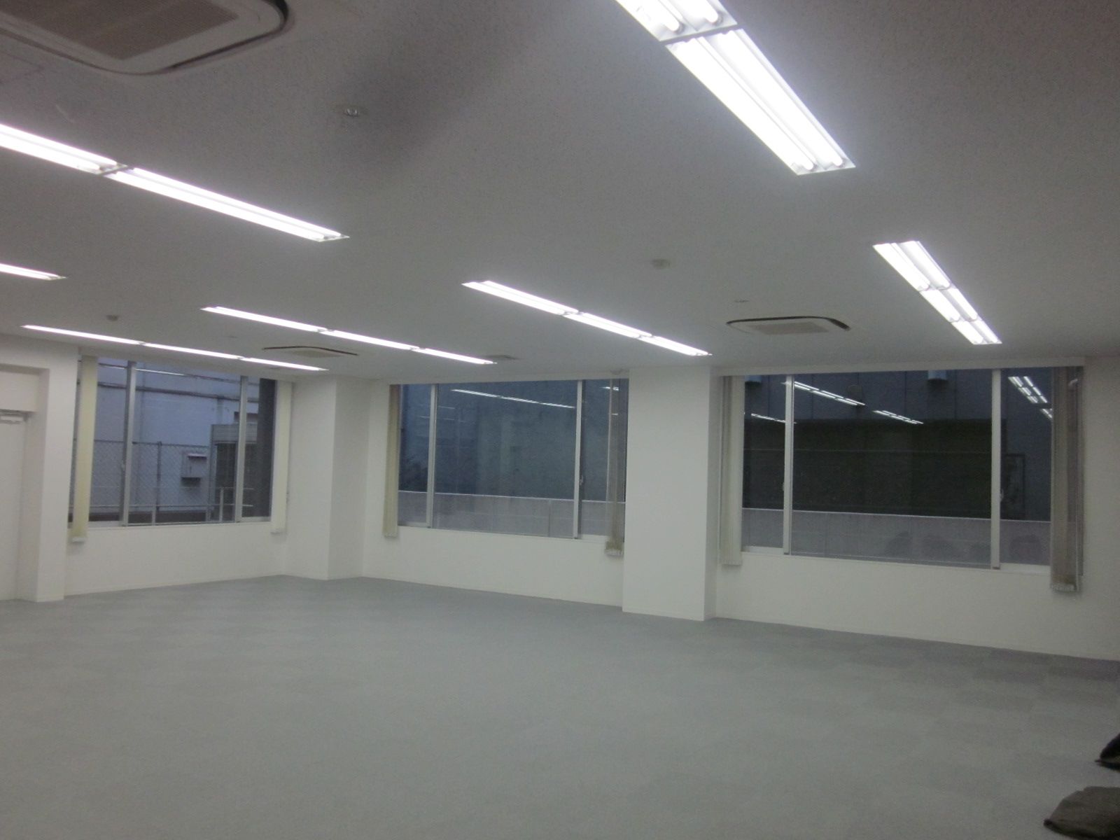 オフィス室内参考画像