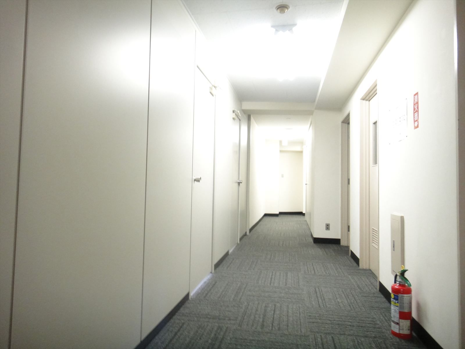 エレベーター前の通路