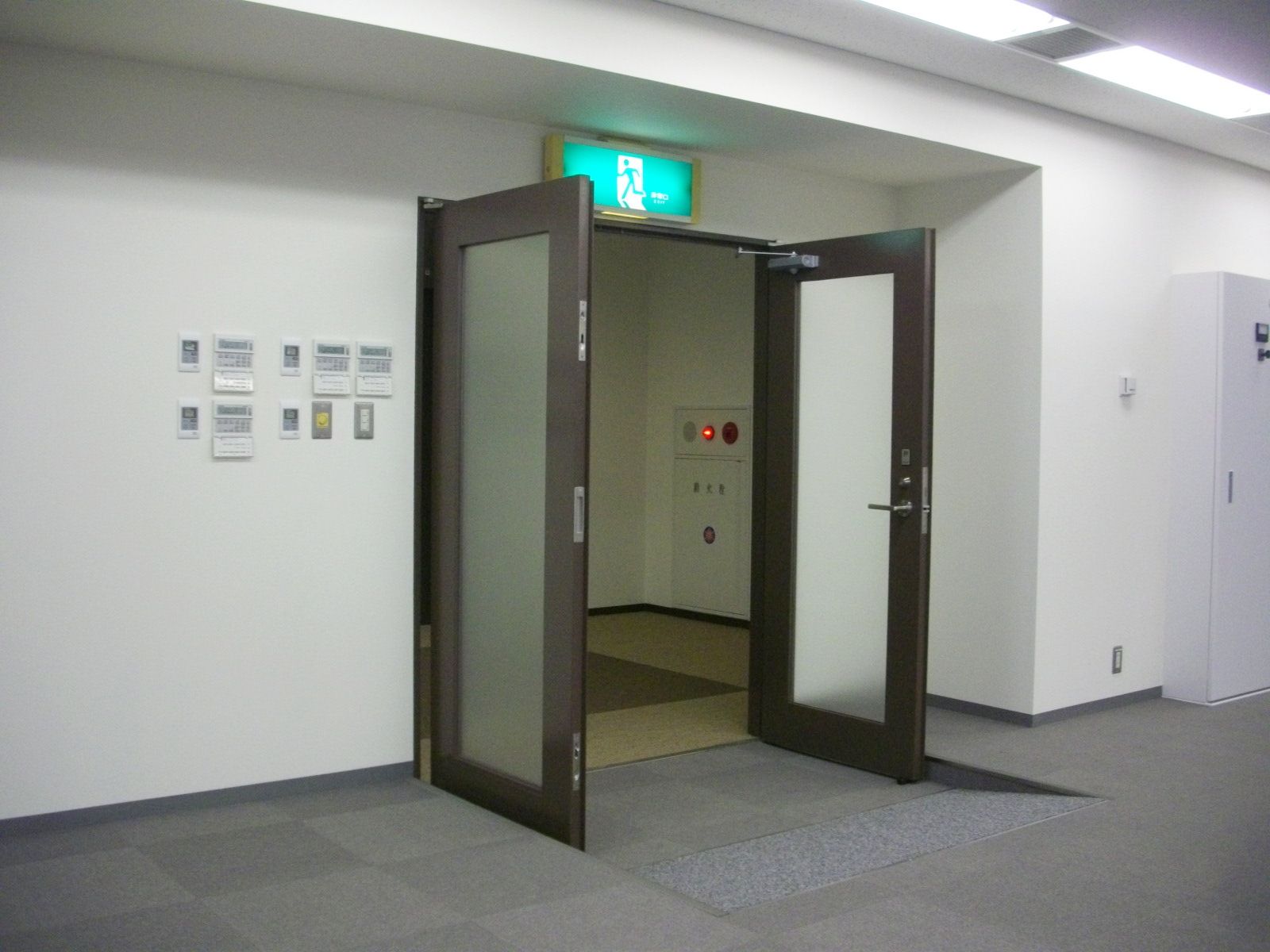 貸室出入口
