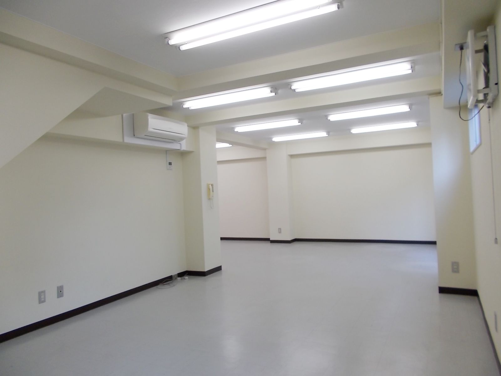 オフィス室内参考画像(4階)