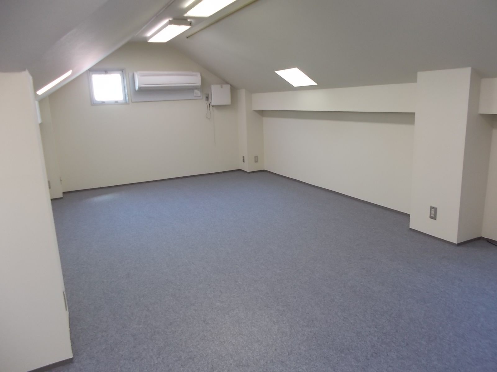 屋根裏部屋