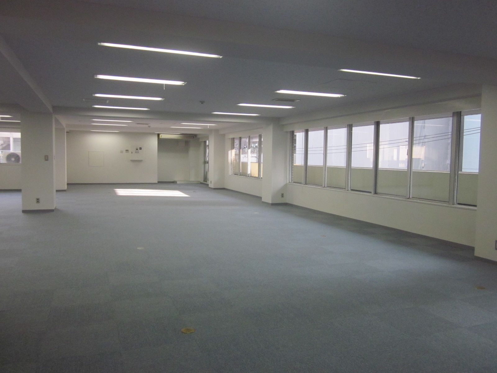 オフィス室内参考画像