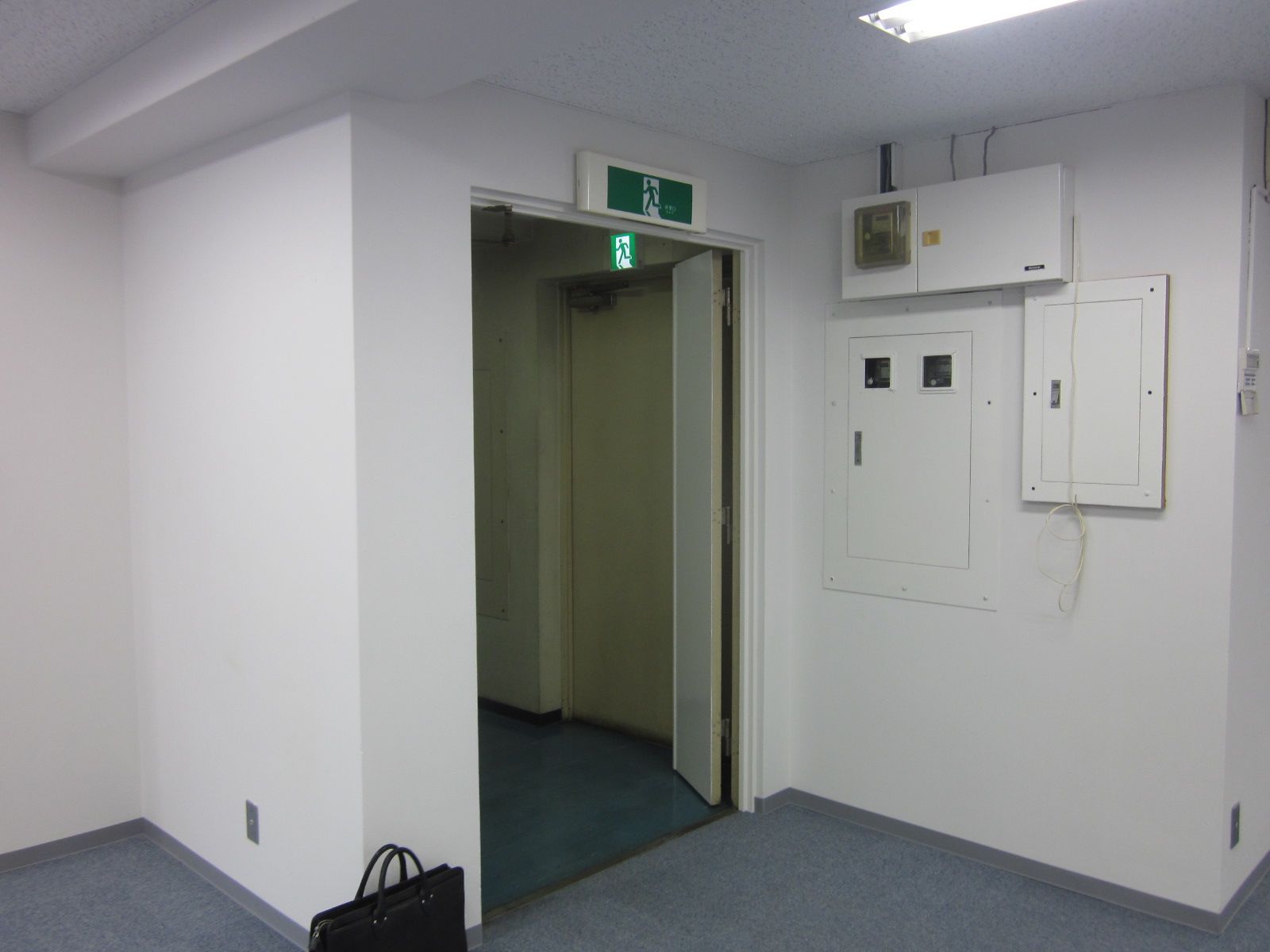 貸室出入り口