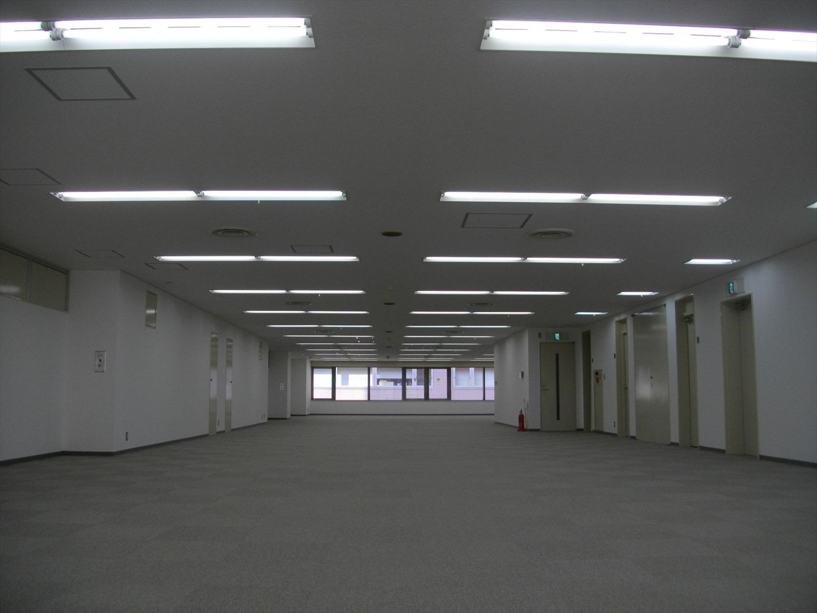 オフィス室内参考画像