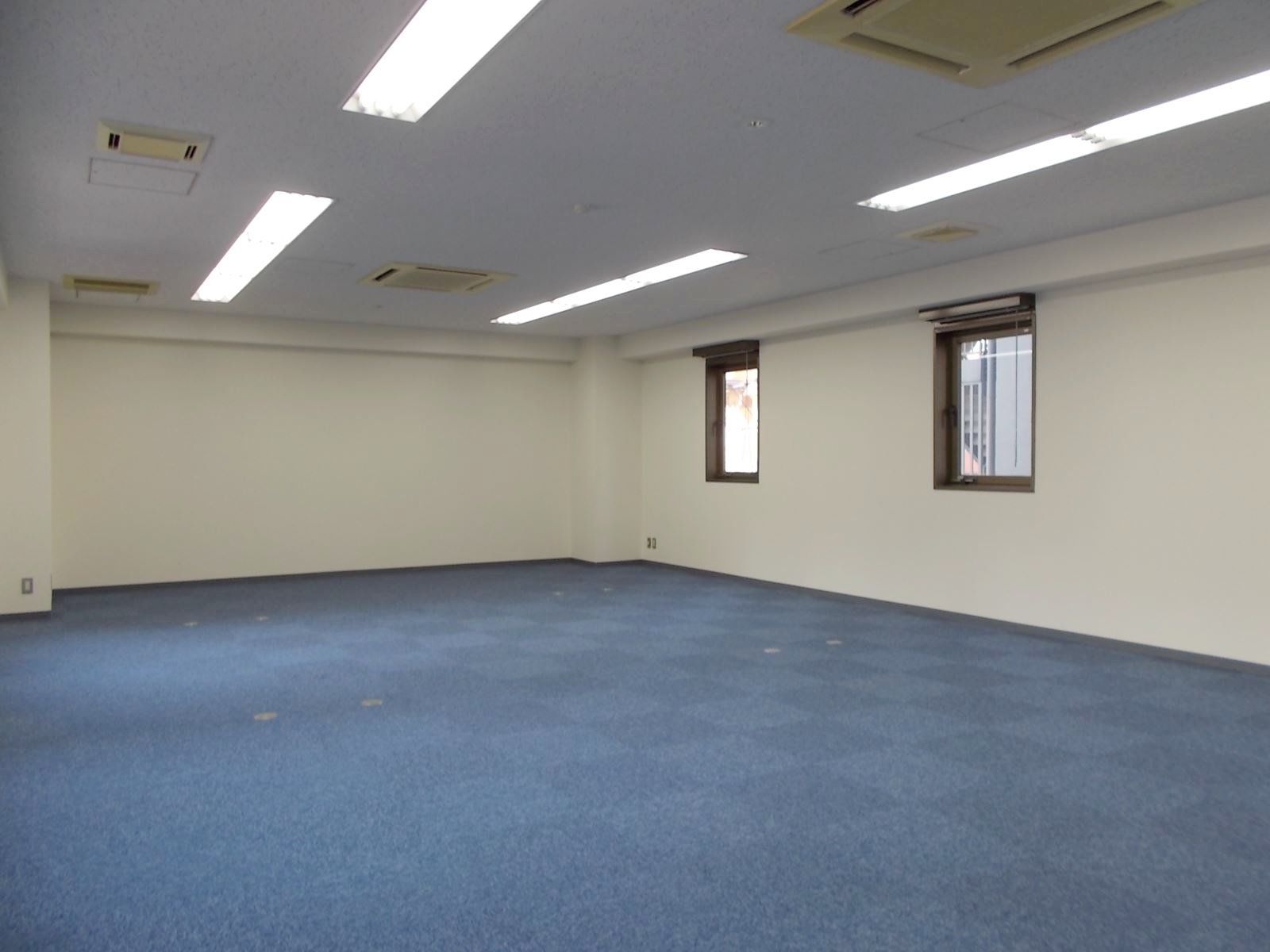 貸室内