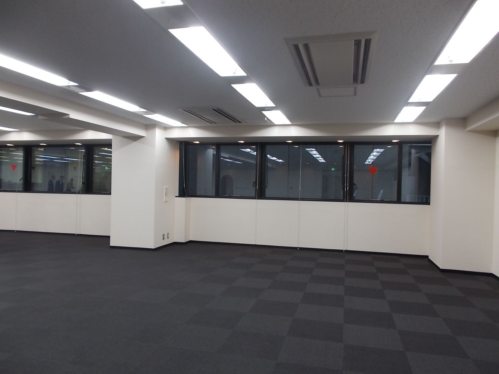 オフィス室内参考画像