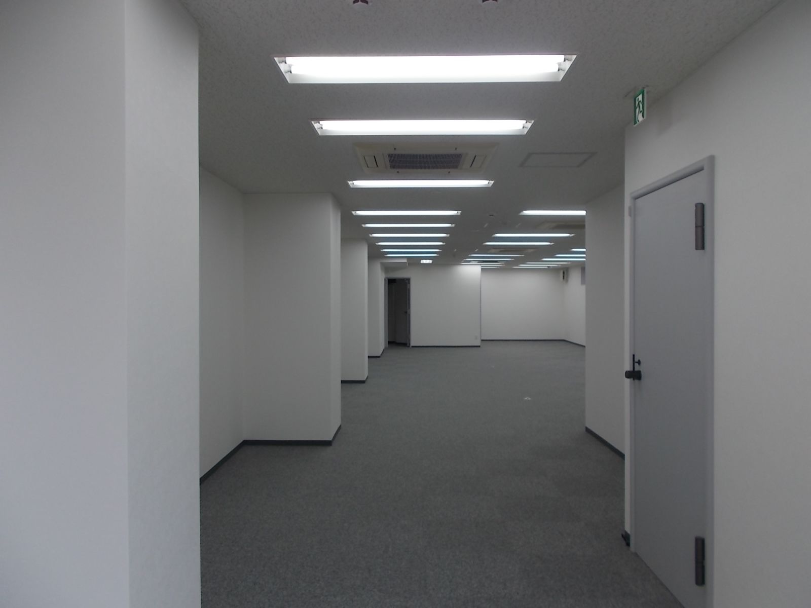 オフィス室内参考画像