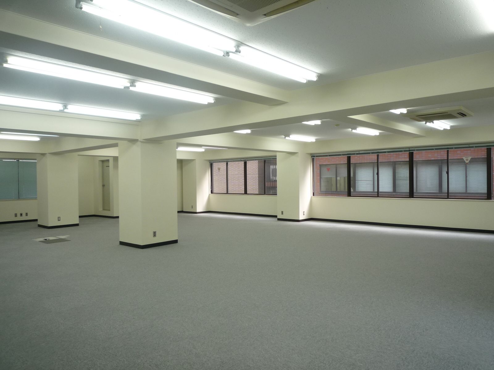 オフィス室内参考画像