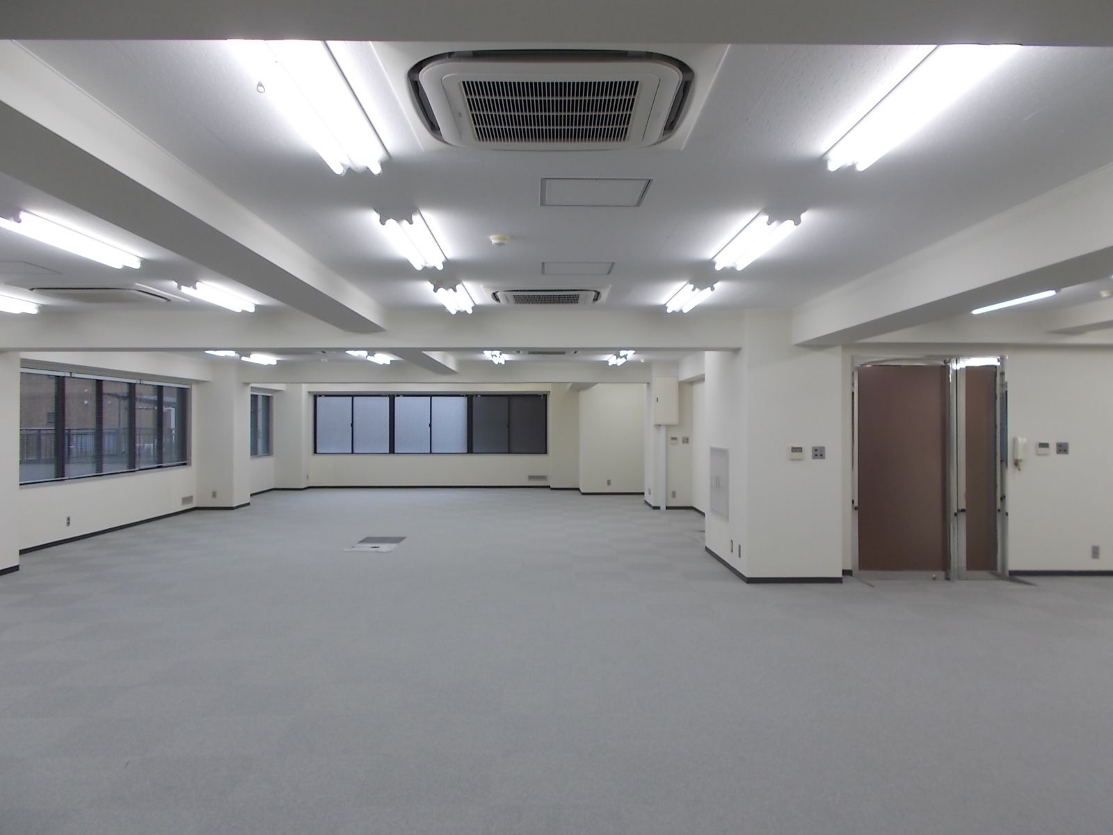 広々とした貸室内