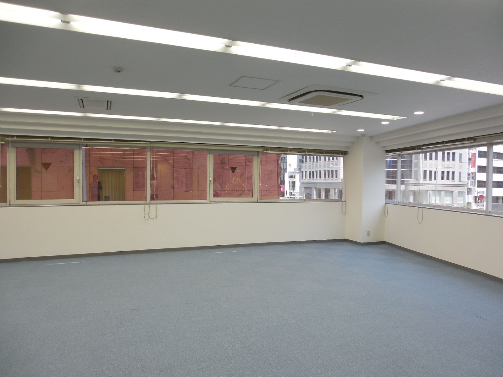 オフィス室内参考画像