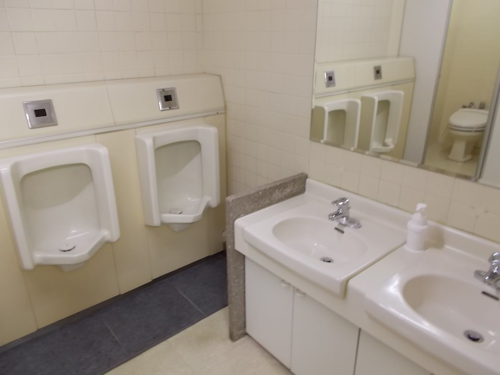 男性用トイレ
