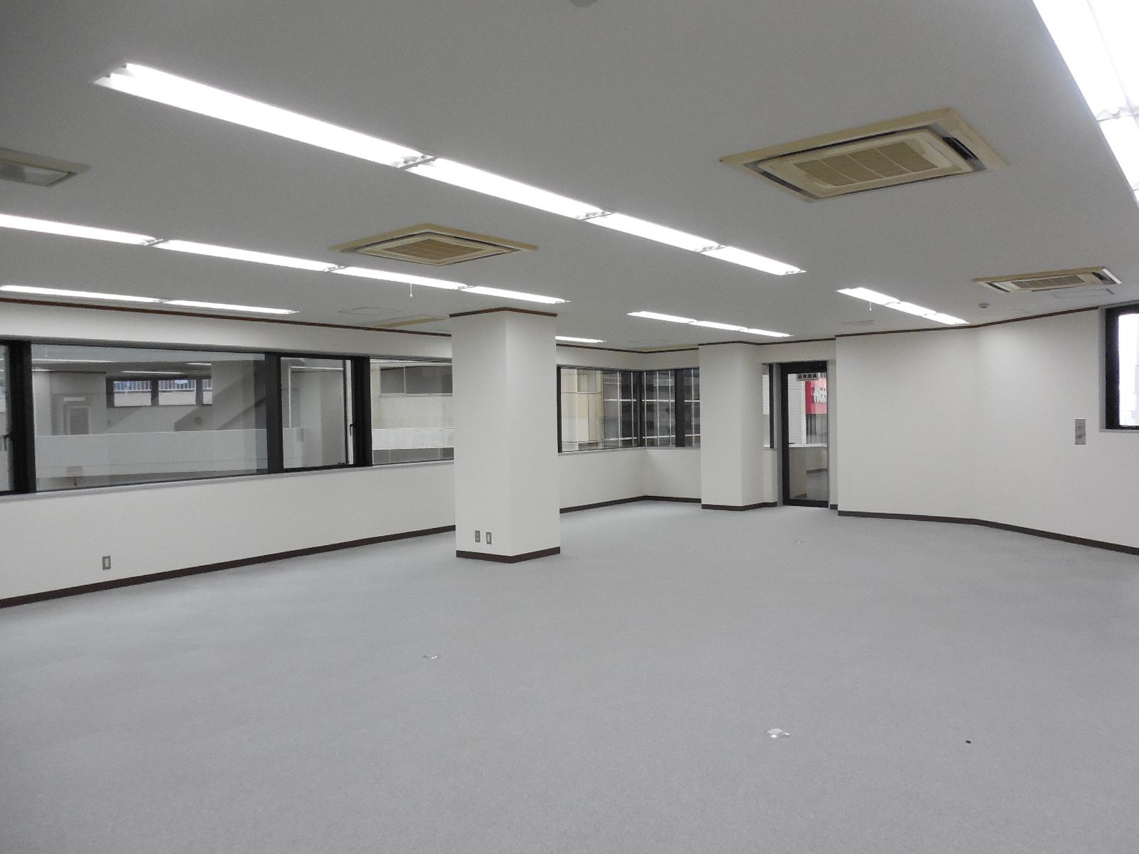 オフィス室内参考画像