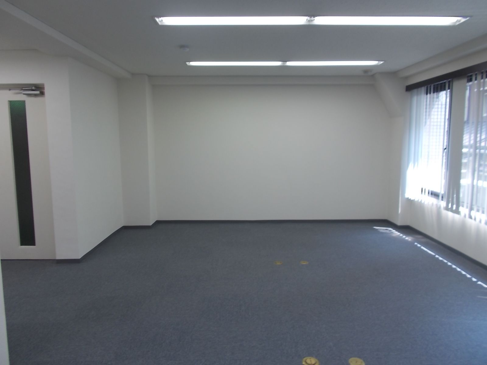 清潔感のあるオフィス空間