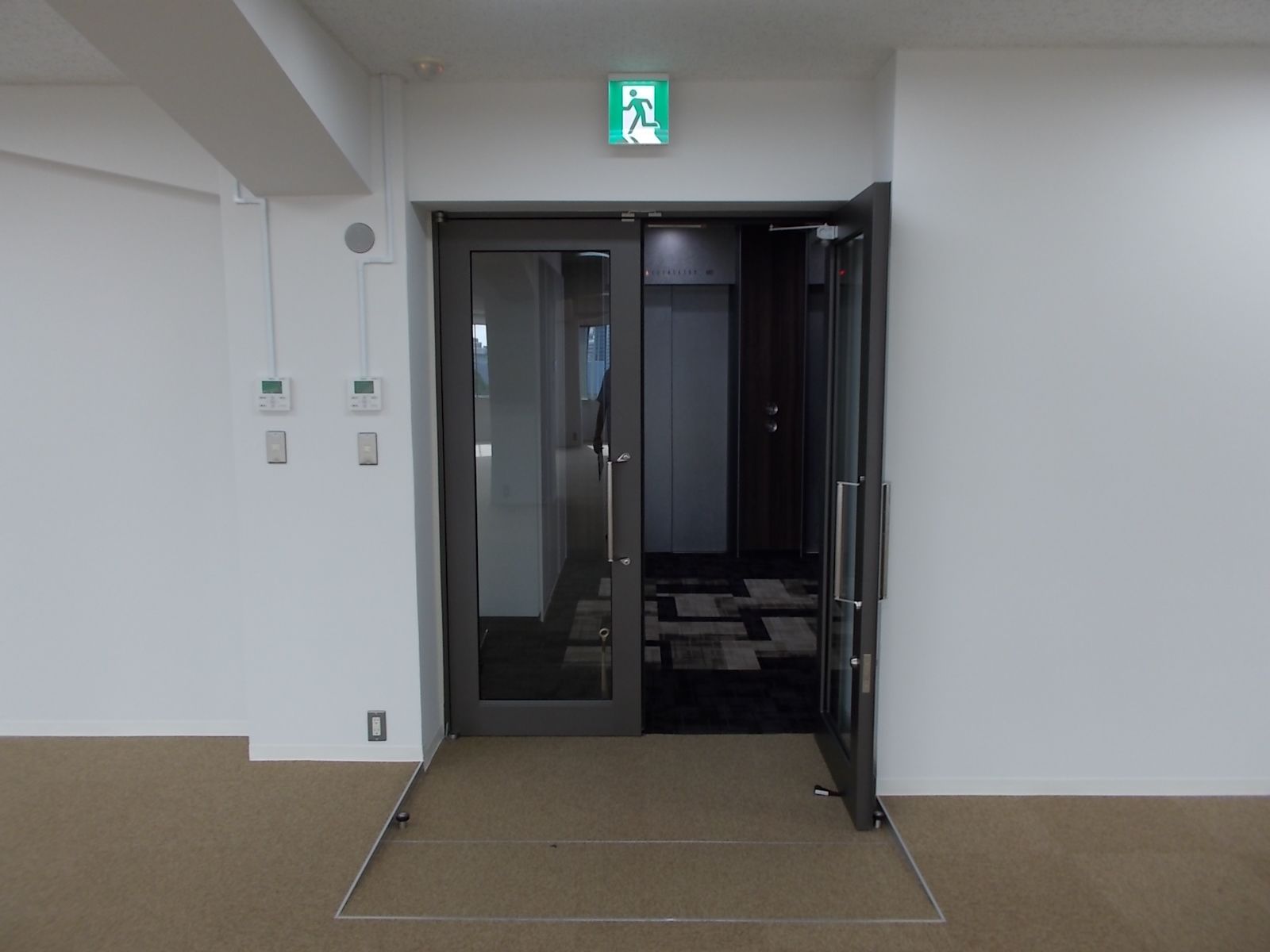 貸室出入り口