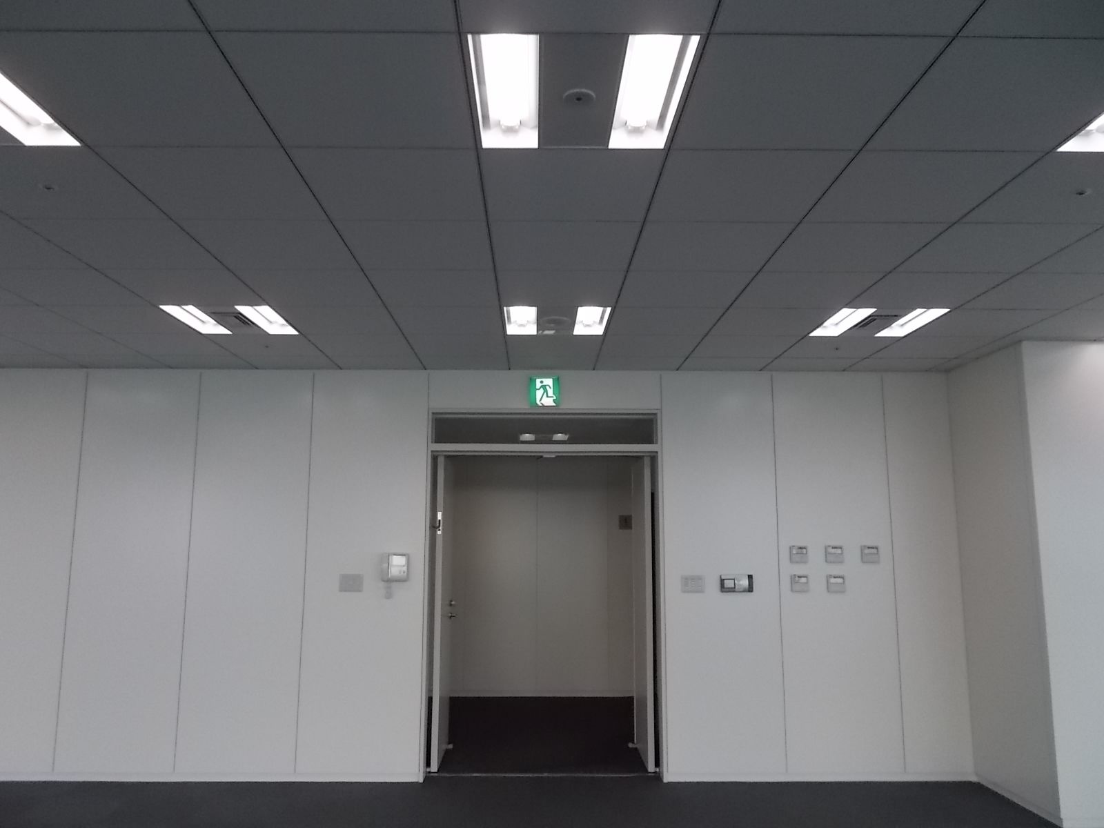 貸室出入口