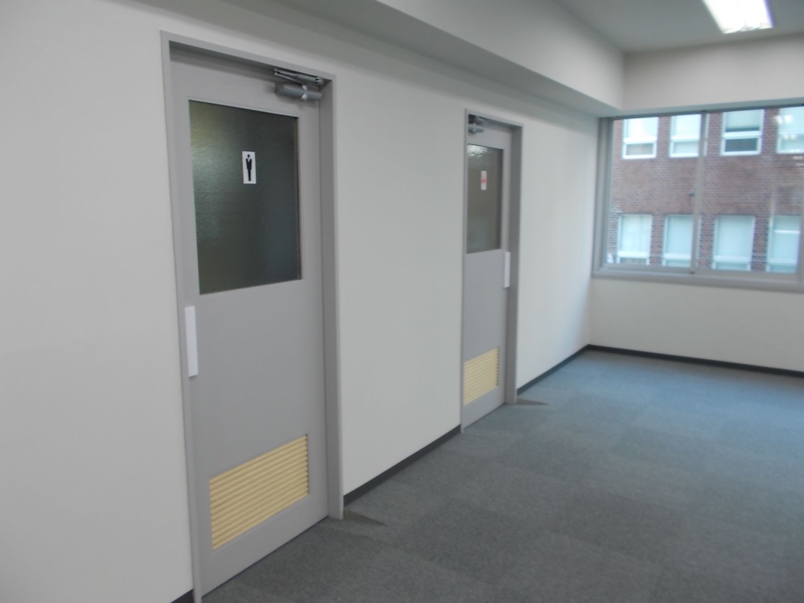 男女別トイレ入口