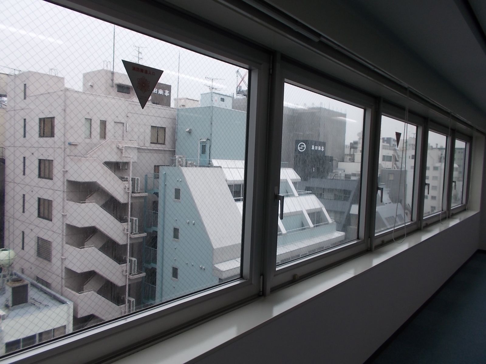 窓際の様子