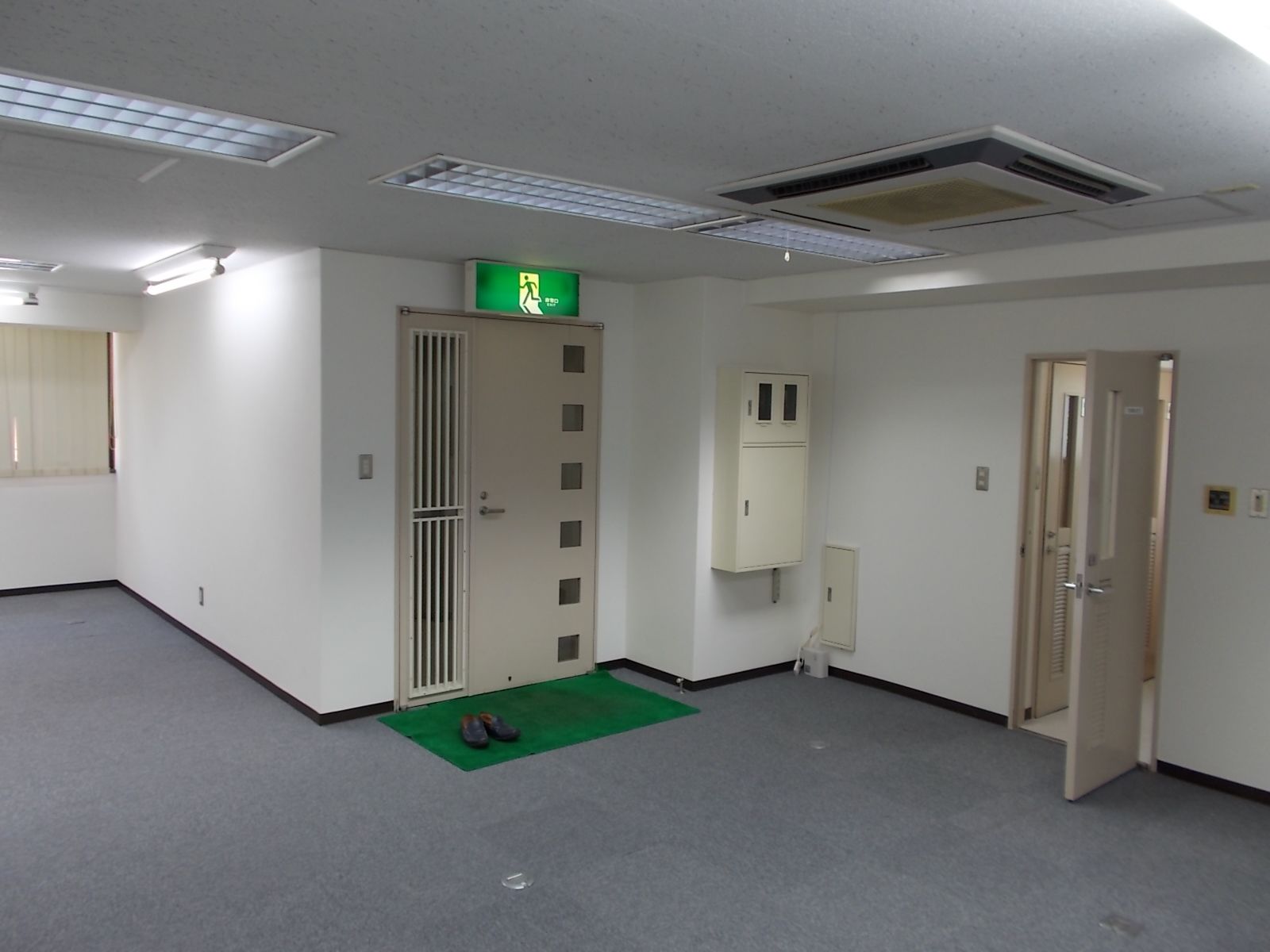 貸室出入口（6階）