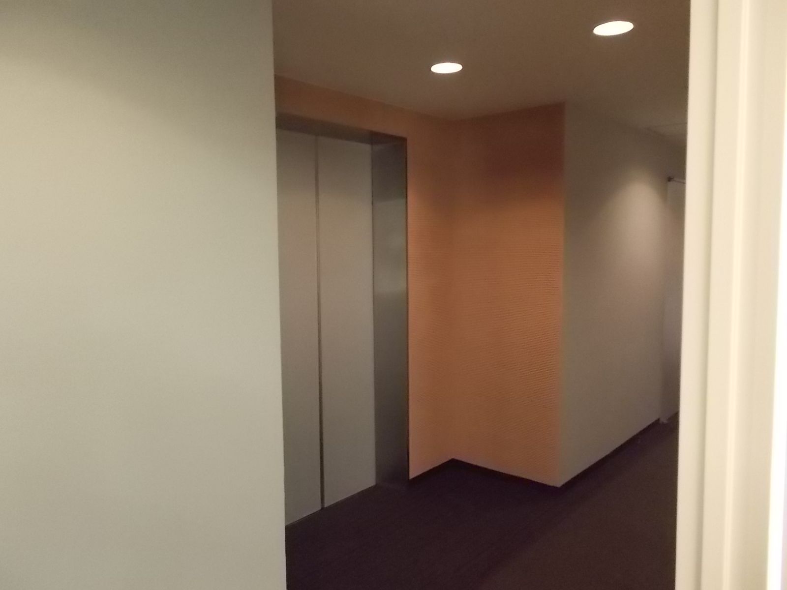 フロアエレベーター