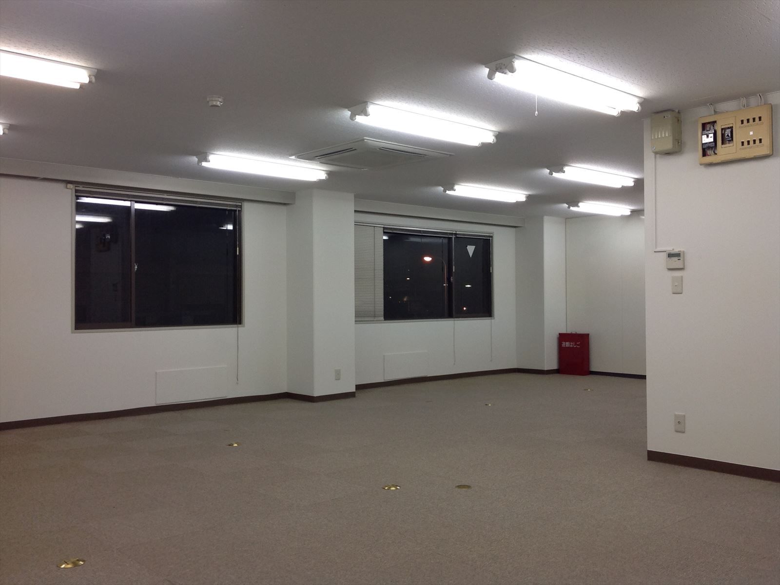 オフィス室内参考画像