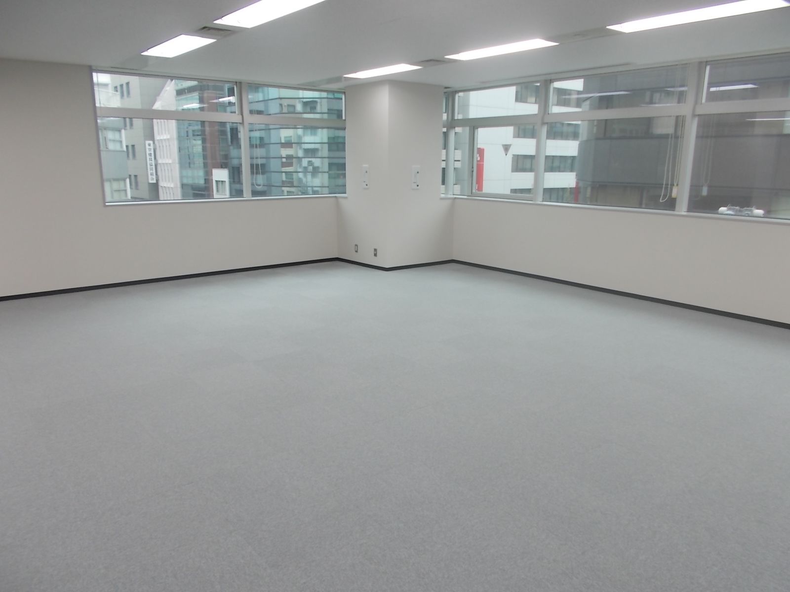 窓からの採光も十分