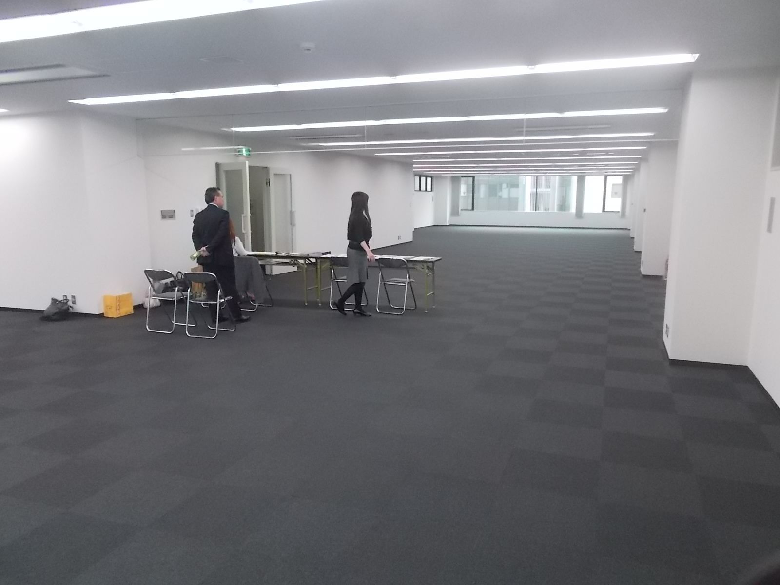オフィスはほぼL字型の形状