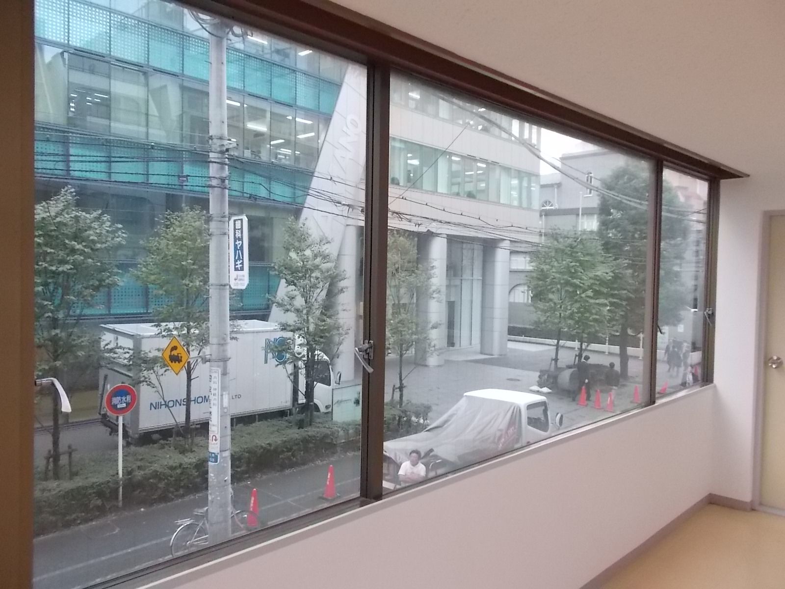 窓際の様子