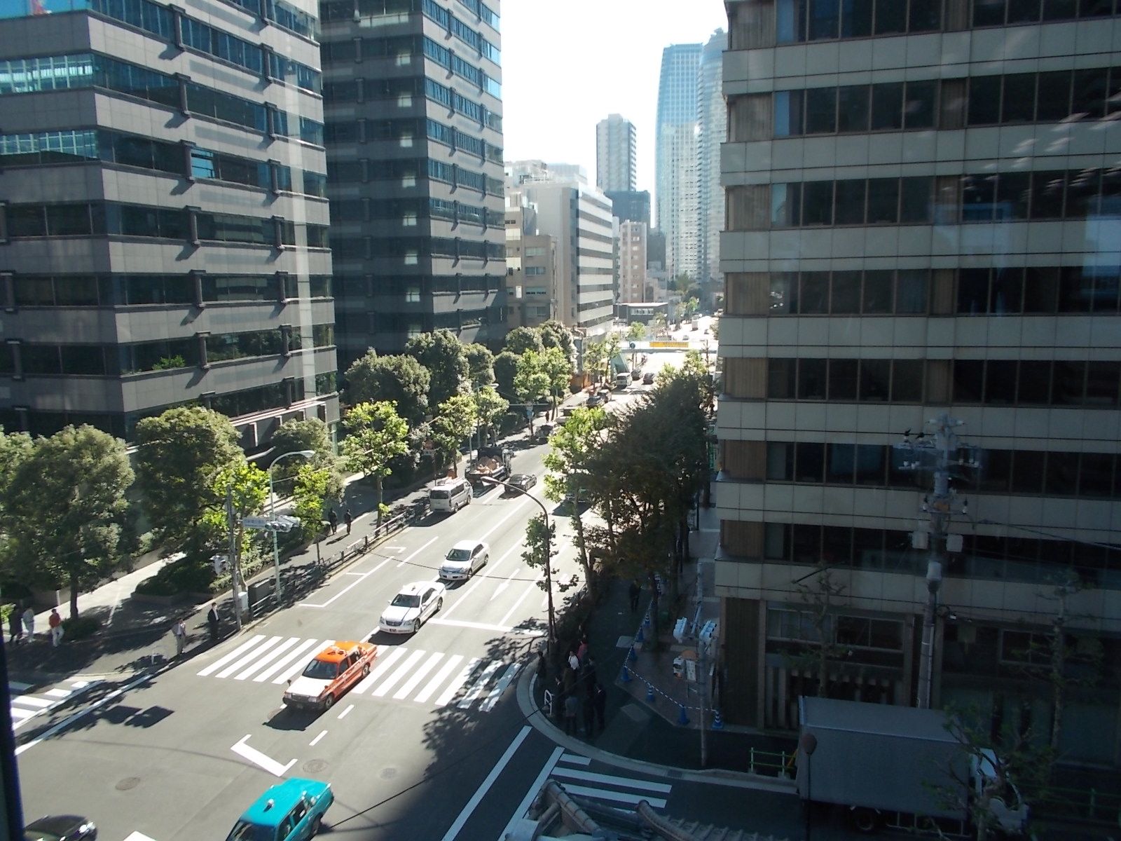 通り沿いの景色