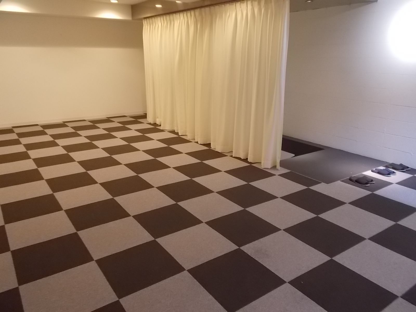 カーペットは市松模様（※2階）